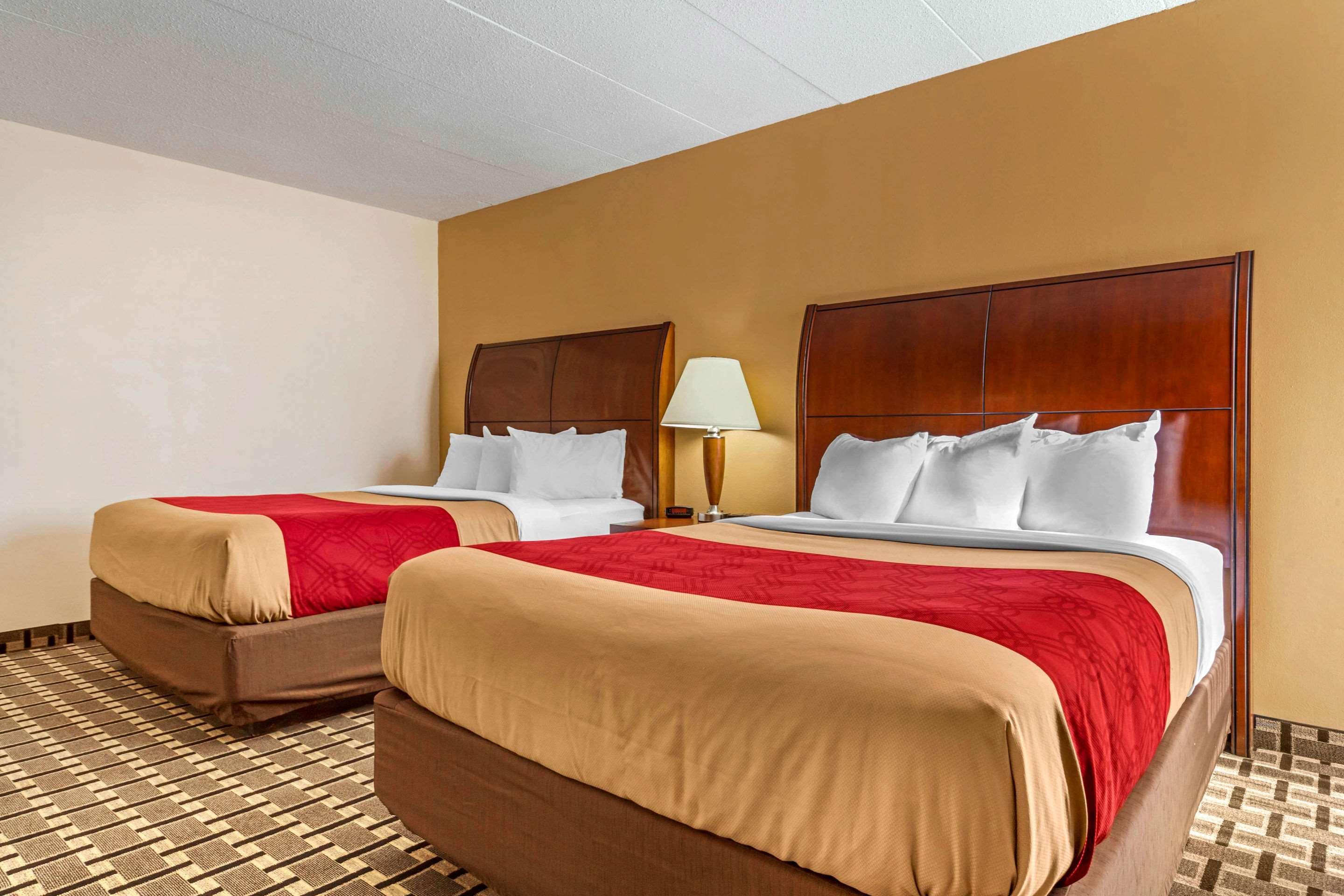 Econo Lodge Inn & Suites Brookings Exterior photo