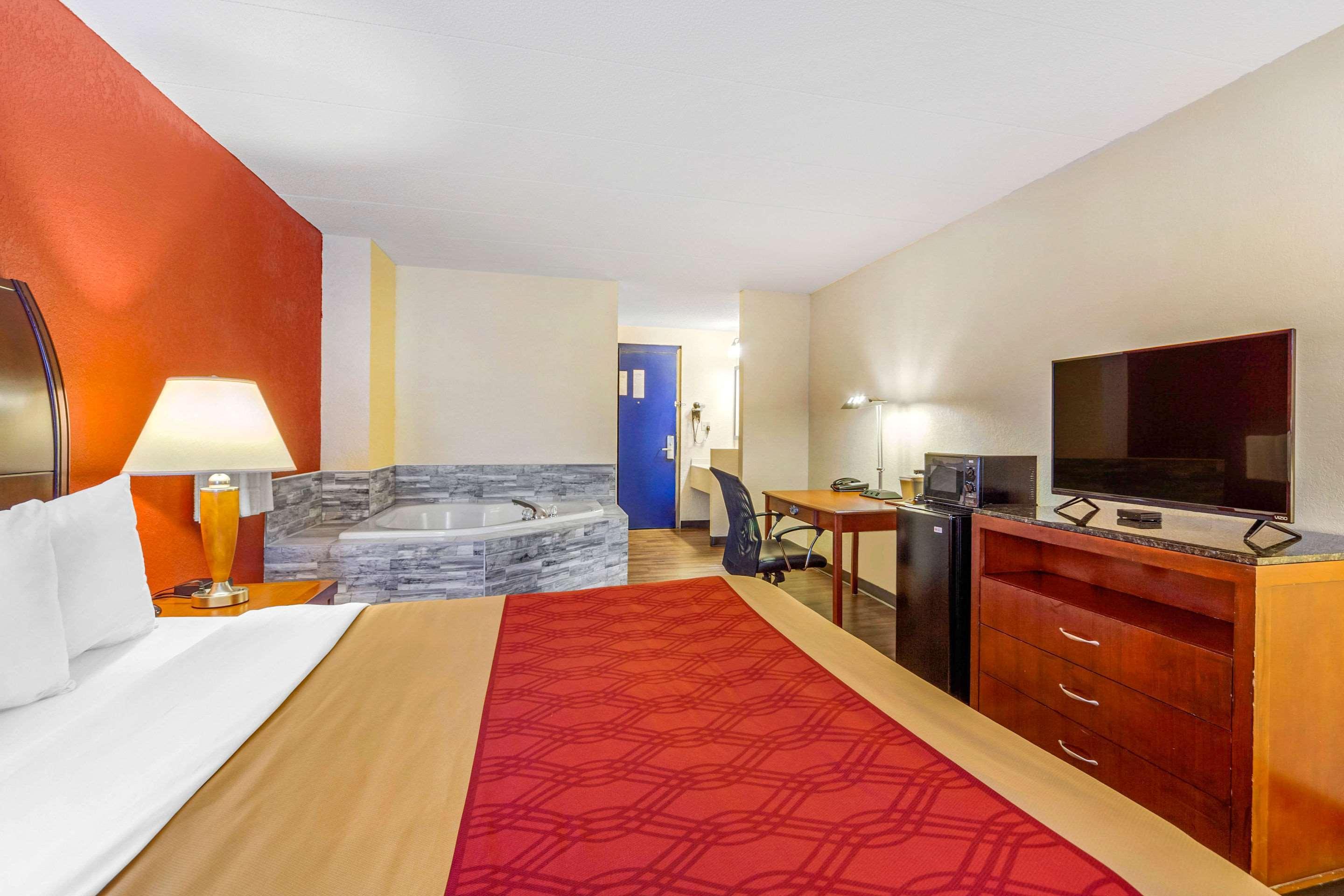 Econo Lodge Inn & Suites Brookings Exterior photo
