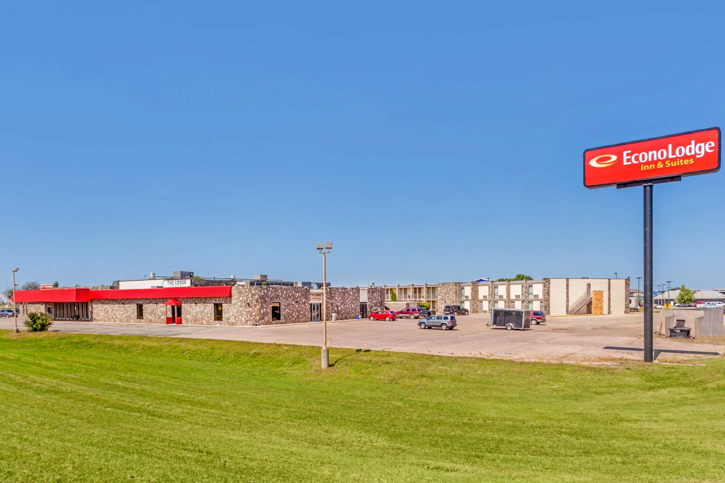 Econo Lodge Inn & Suites Brookings Exterior photo