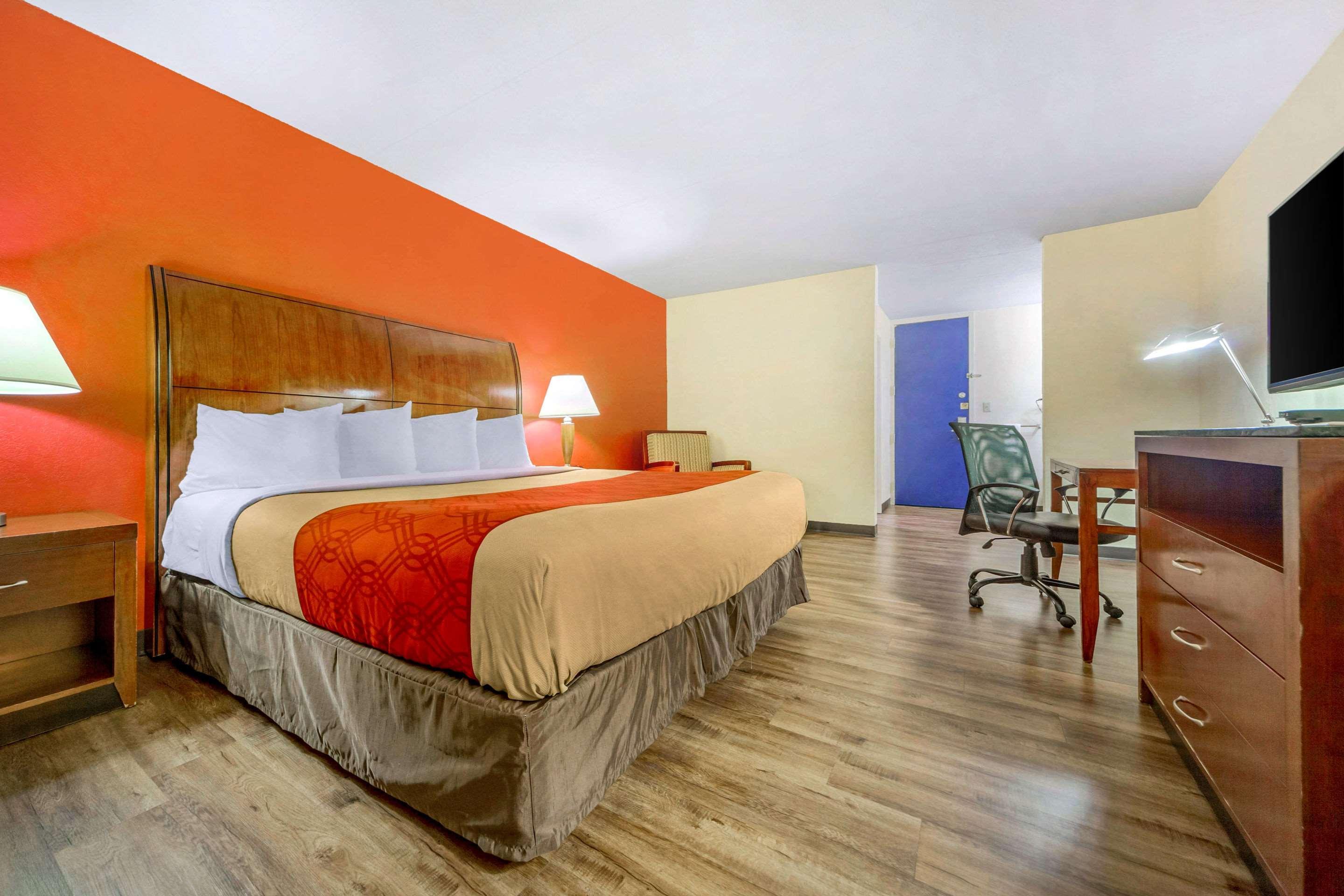 Econo Lodge Inn & Suites Brookings Exterior photo
