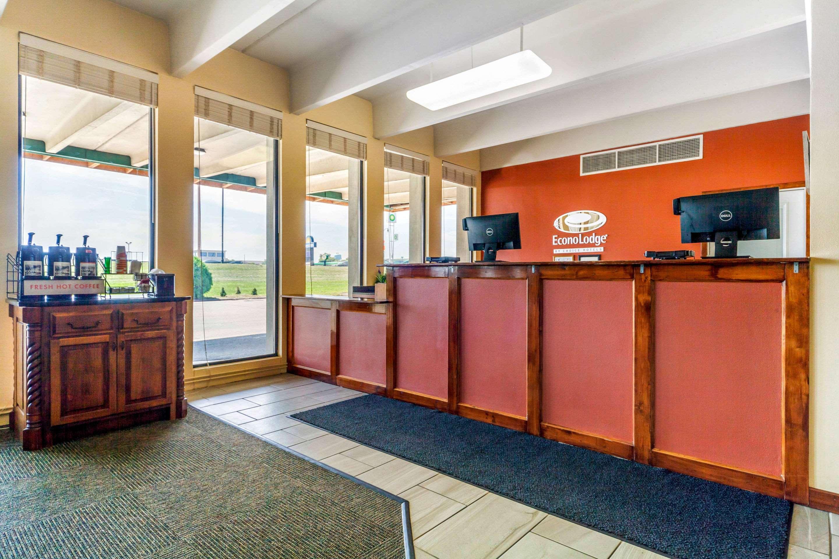 Econo Lodge Inn & Suites Brookings Exterior photo