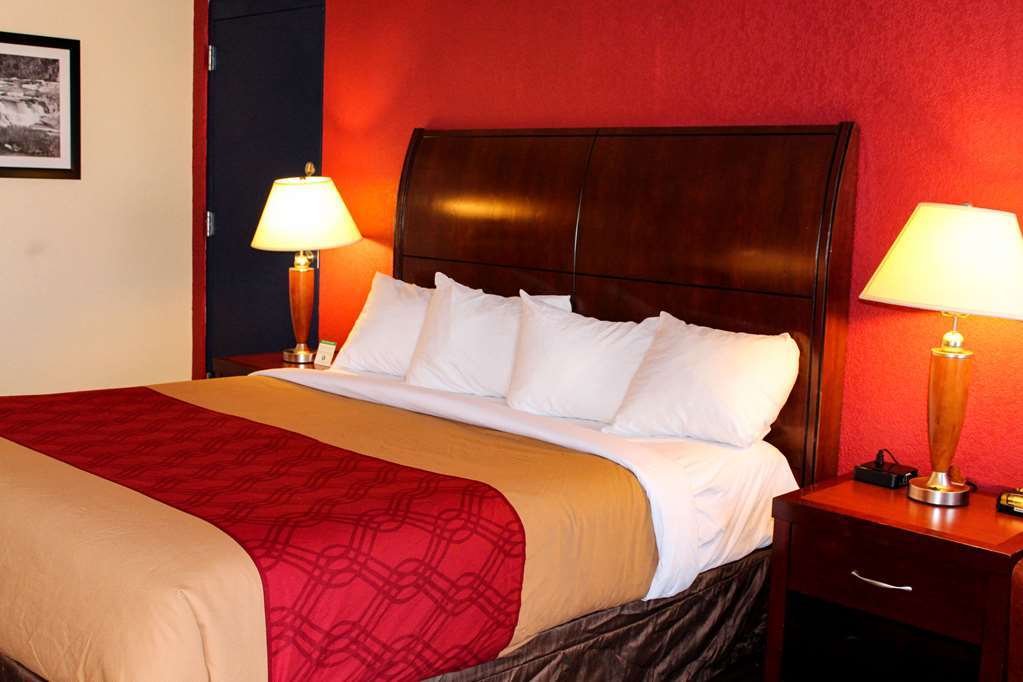Econo Lodge Inn & Suites Brookings Room photo