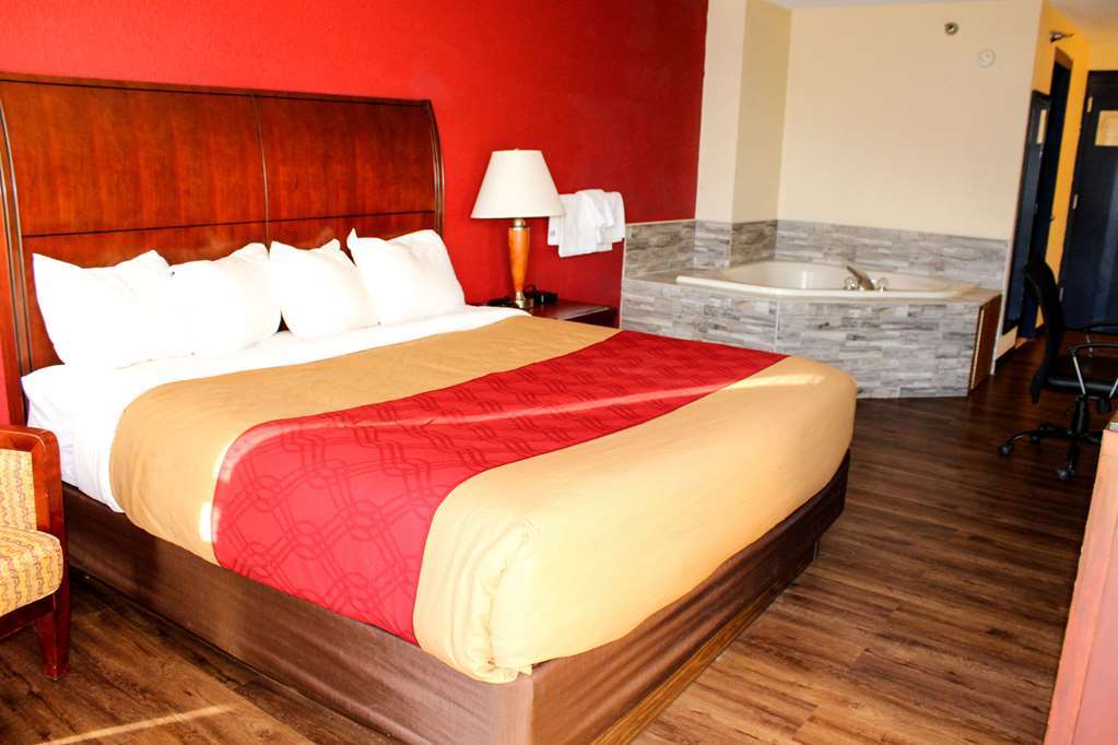 Econo Lodge Inn & Suites Brookings Room photo